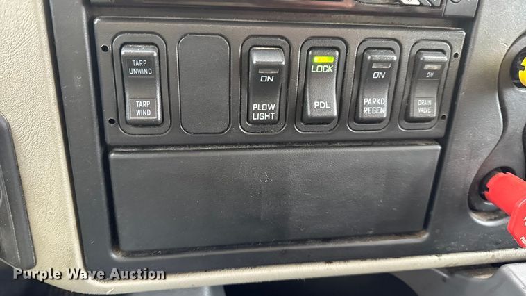 image for item EN0899 2016 International 7500 dump truck