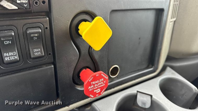 image for item EN0899 2016 International 7500 dump truck