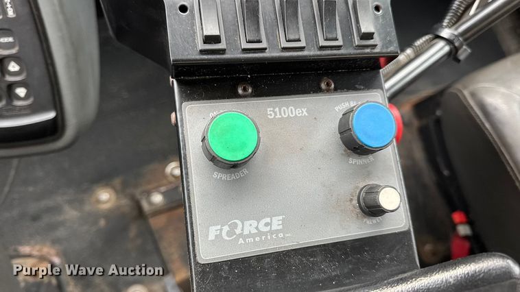 image for item EN0899 2016 International 7500 dump truck