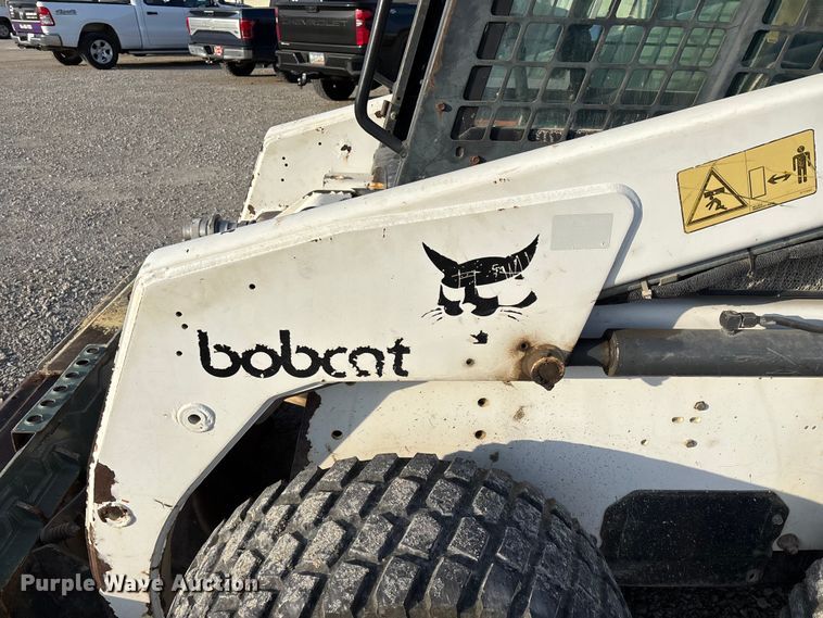 image for item EN5994 1999 Bobcat 863 skid steer loader