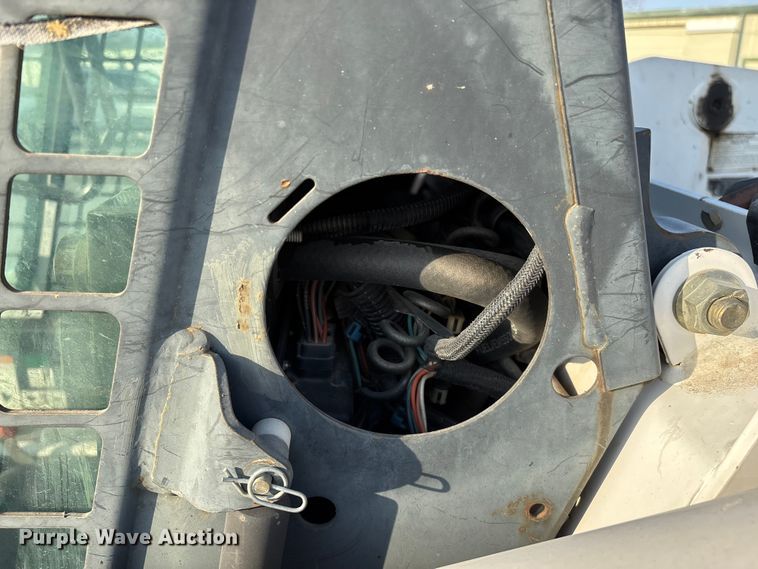 image for item EN5994 1999 Bobcat 863 skid steer loader