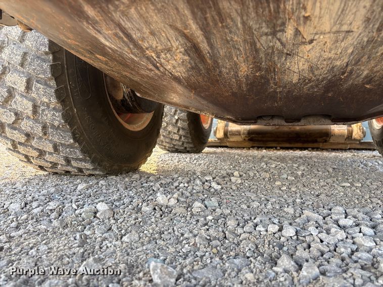 image for item EN5994 1999 Bobcat 863 skid steer loader