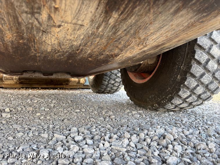 image for item EN5994 1999 Bobcat 863 skid steer loader