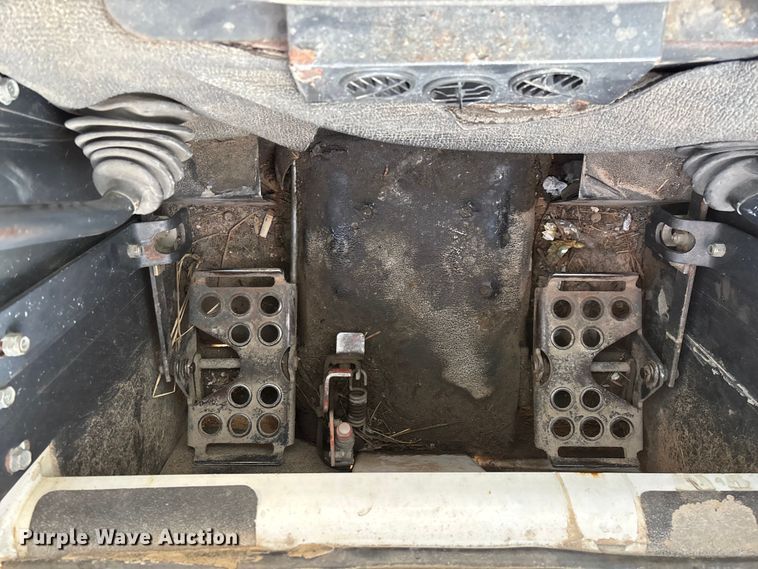 image for item EN5994 1999 Bobcat 863 skid steer loader