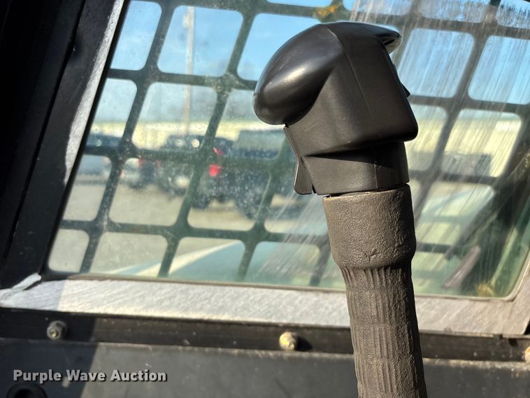 image for item EN5994 1999 Bobcat 863 skid steer loader