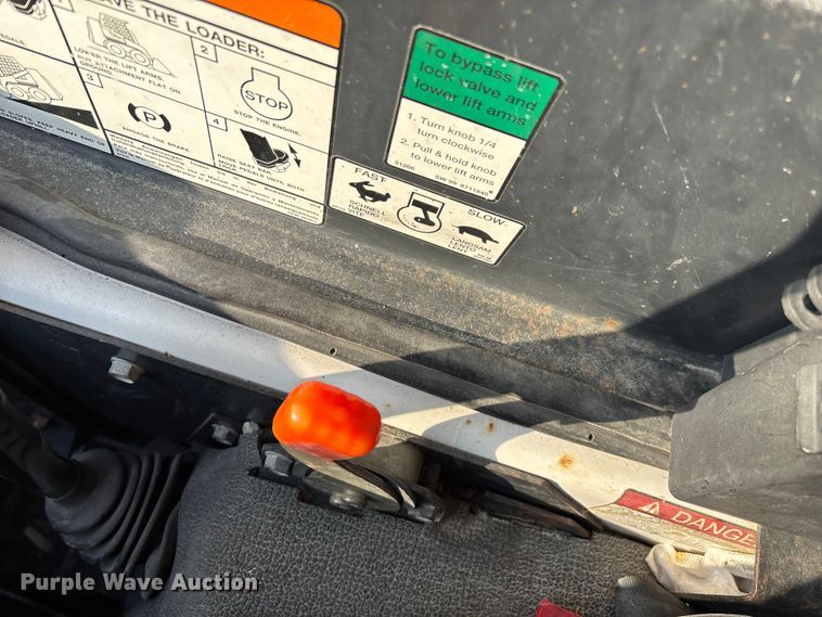 image for item EN5994 1999 Bobcat 863 skid steer loader