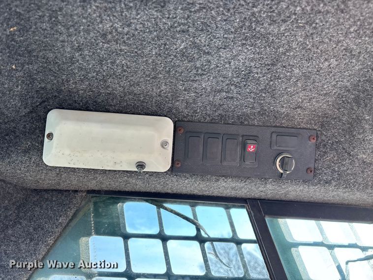 image for item EN5994 1999 Bobcat 863 skid steer loader