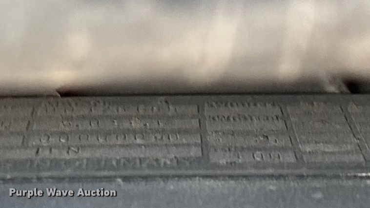 image for item EN5994 1999 Bobcat 863 skid steer loader