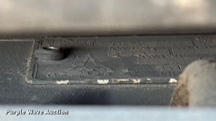 image for item EN5994 1999 Bobcat 863 skid steer loader