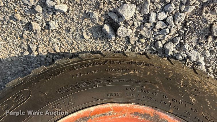 image for item EN5994 1999 Bobcat 863 skid steer loader