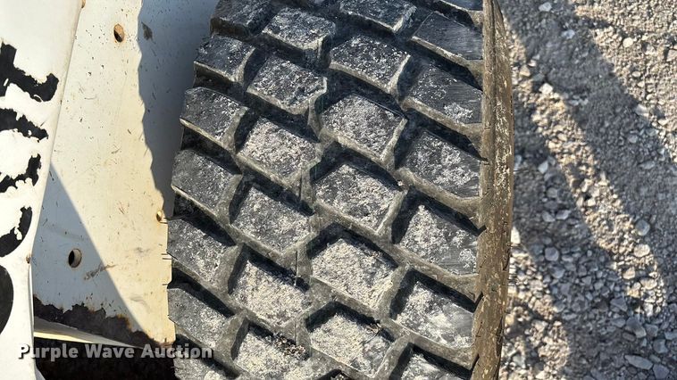 image for item EN5994 1999 Bobcat 863 skid steer loader