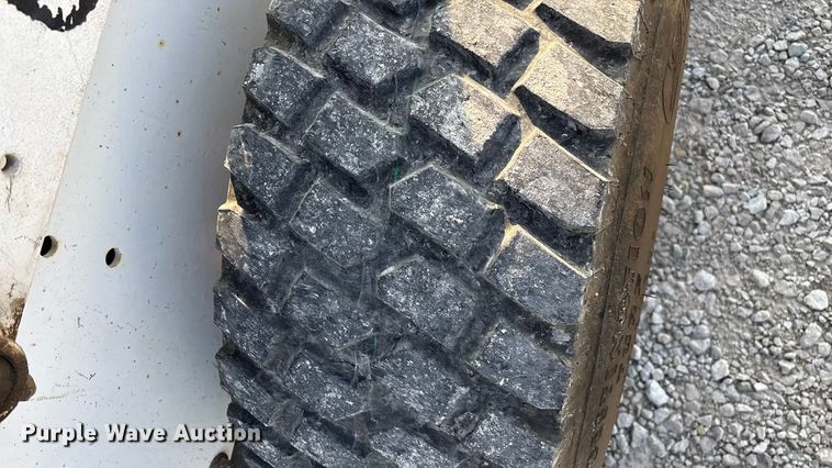 image for item EN5994 1999 Bobcat 863 skid steer loader