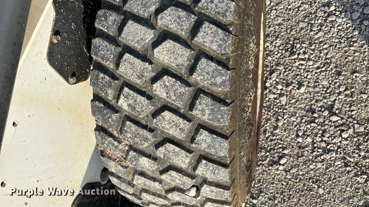 image for item EN5994 1999 Bobcat 863 skid steer loader