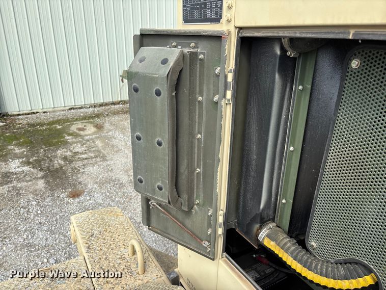 image for item EN5996 U.S. Department of Defense MEP-805A generator