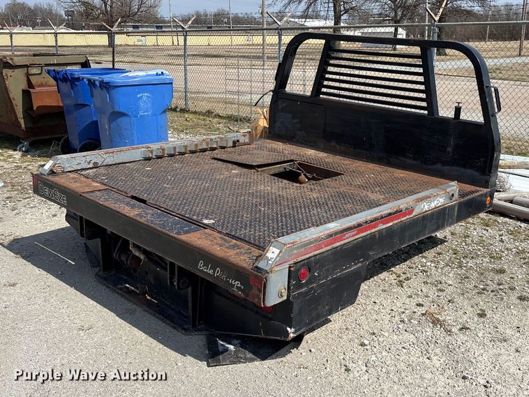 image for item EN6000 DewEze 470 Flatbed Recessed Well hydraulic bale bed