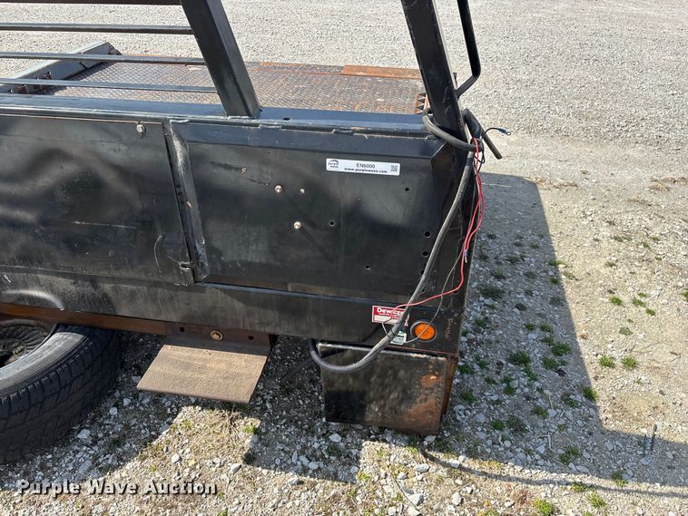 image for item EN6000 DewEze 470 Flatbed Recessed Well hydraulic bale bed