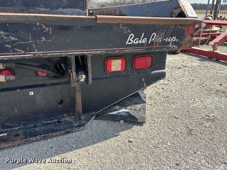 image for item EN6000 DewEze 470 Flatbed Recessed Well hydraulic bale bed