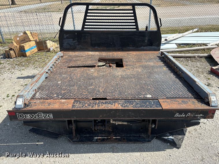 image for item EN6000 DewEze 470 Flatbed Recessed Well hydraulic bale bed