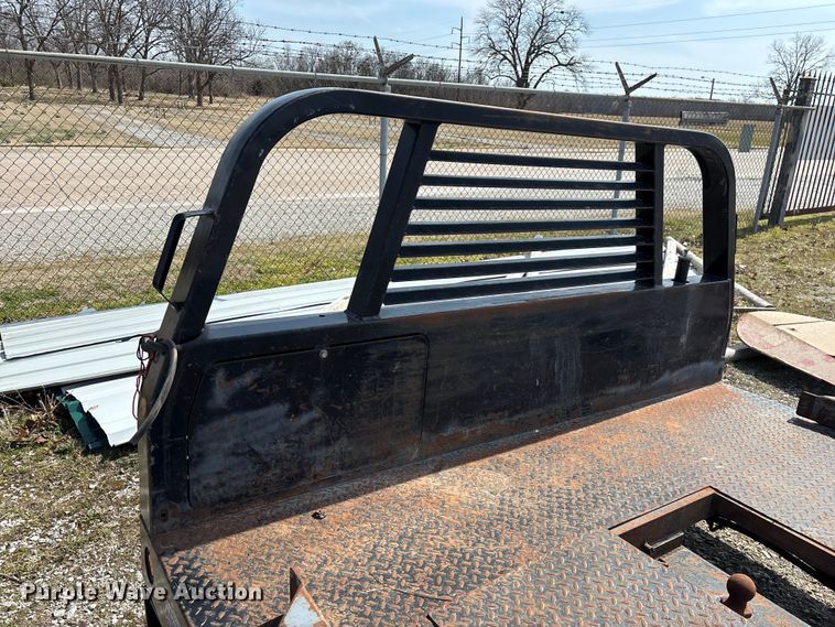 image for item EN6000 DewEze 470 Flatbed Recessed Well hydraulic bale bed