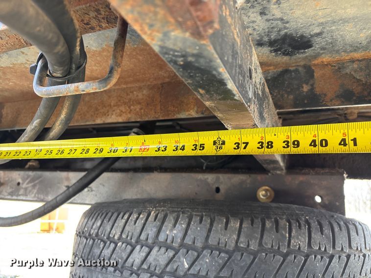 image for item EN6000 DewEze 470 Flatbed Recessed Well hydraulic bale bed