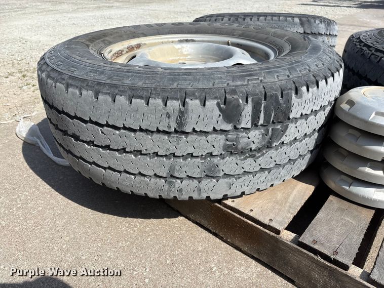 image for item EO4007 (4) wheels and tires