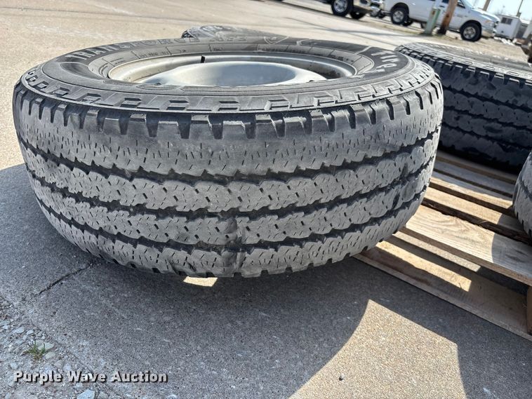 image for item EO4007 (4) wheels and tires