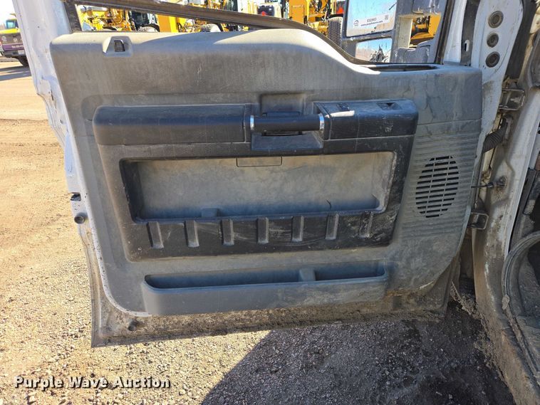 image for item ES2963 2012 Ford F250 Super Duty pickup truck