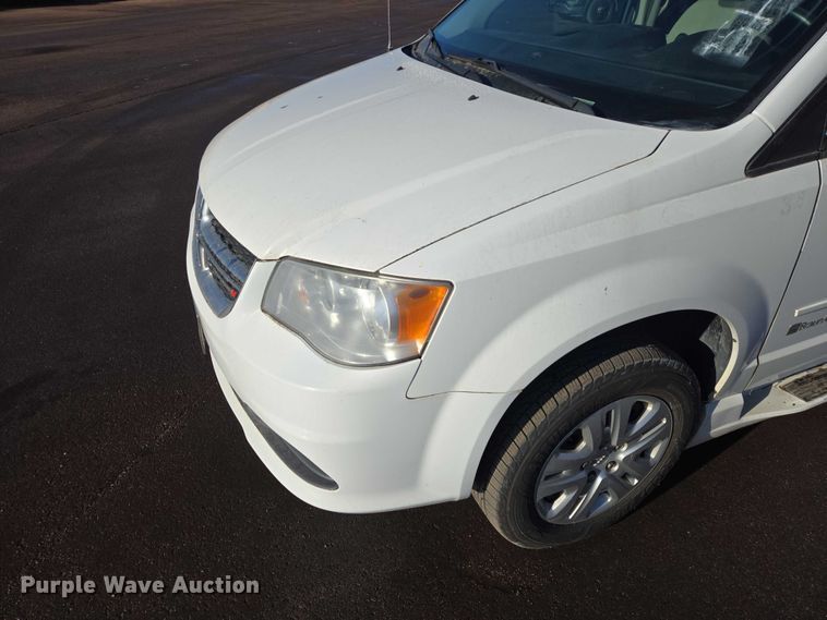 image for item ES2964 2014 Dodge Grand Caravan handicap accessible van