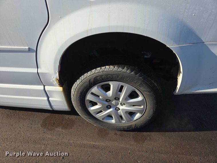 image for item ES2964 2014 Dodge Grand Caravan handicap accessible van