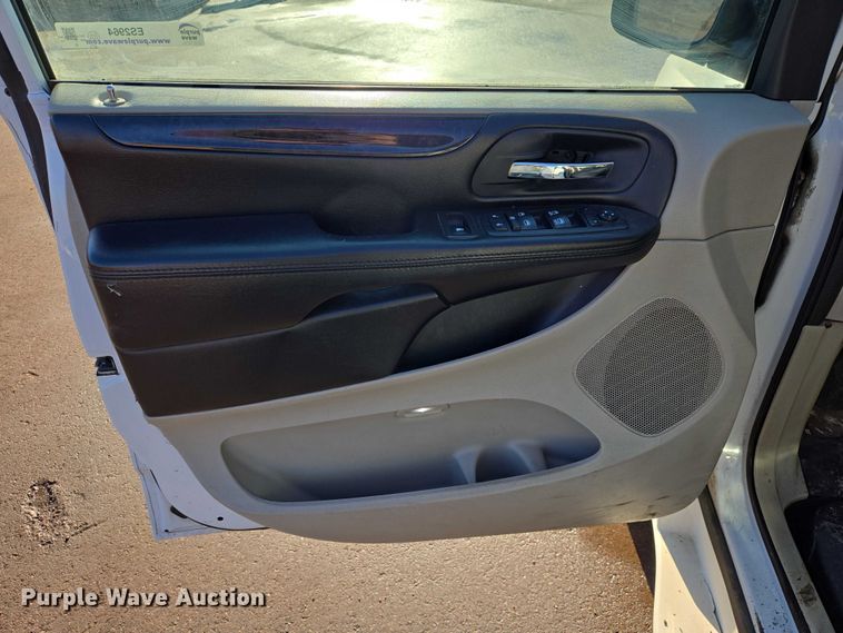 image for item ES2964 2014 Dodge Grand Caravan handicap accessible van