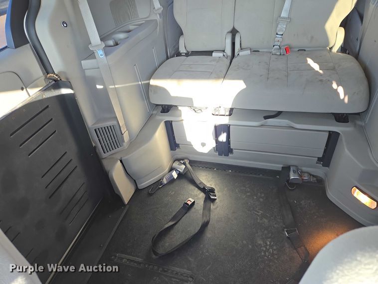 image for item ES2964 2014 Dodge Grand Caravan handicap accessible van