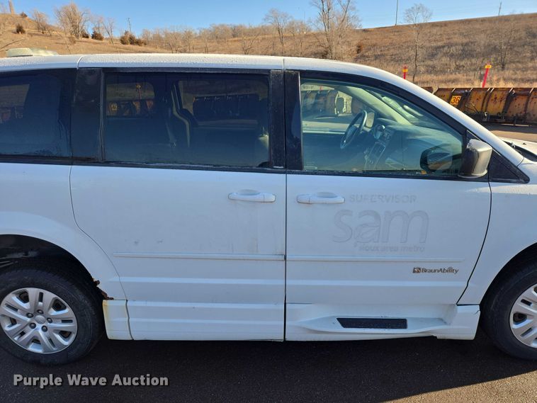 image for item ES2964 2014 Dodge Grand Caravan handicap accessible van