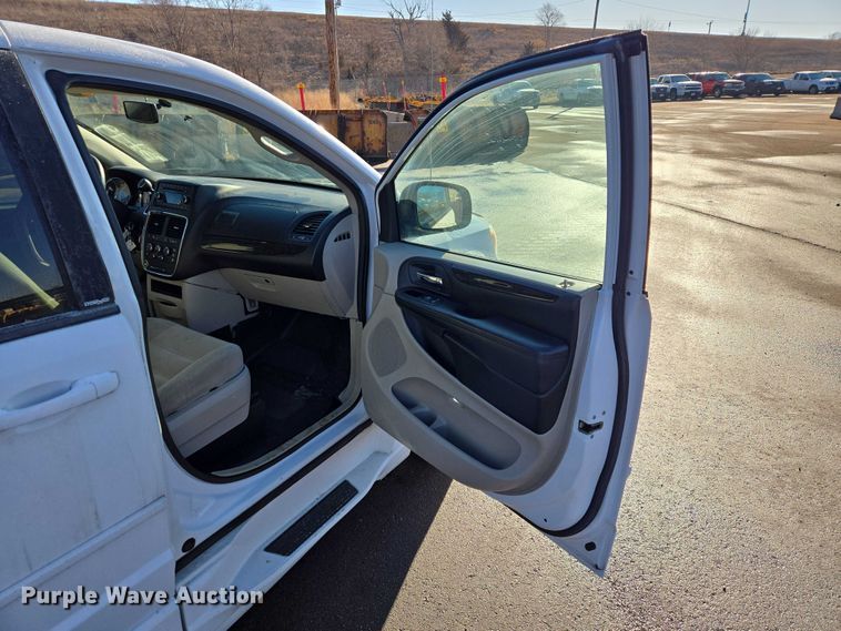 image for item ES2964 2014 Dodge Grand Caravan handicap accessible van