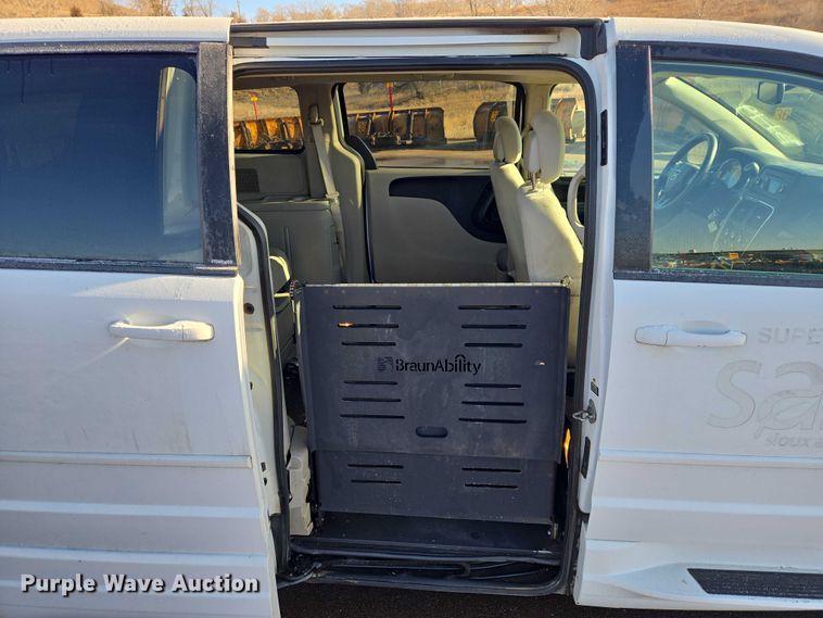 image for item ES2964 2014 Dodge Grand Caravan handicap accessible van