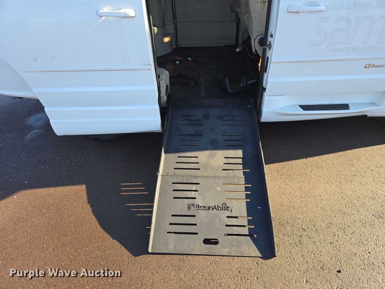 image for item ES2964 2014 Dodge Grand Caravan handicap accessible van