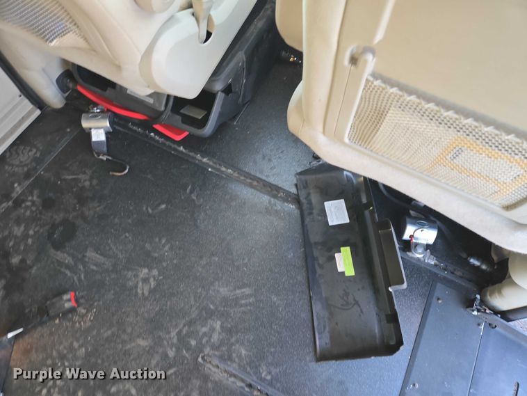 image for item ES2964 2014 Dodge Grand Caravan handicap accessible van