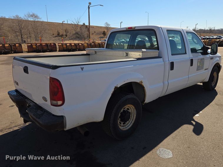 image for item ES2970 2004 Ford F350 Super Duty Crew Cab pickup truck