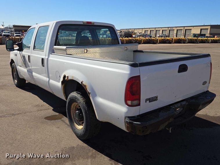 image for item ES2970 2004 Ford F350 Super Duty Crew Cab pickup truck
