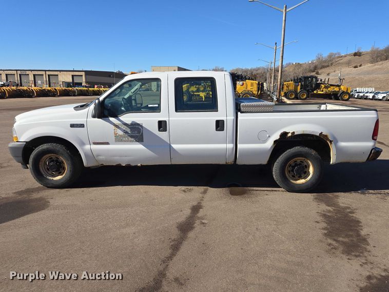 image for item ES2970 2004 Ford F350 Super Duty Crew Cab pickup truck