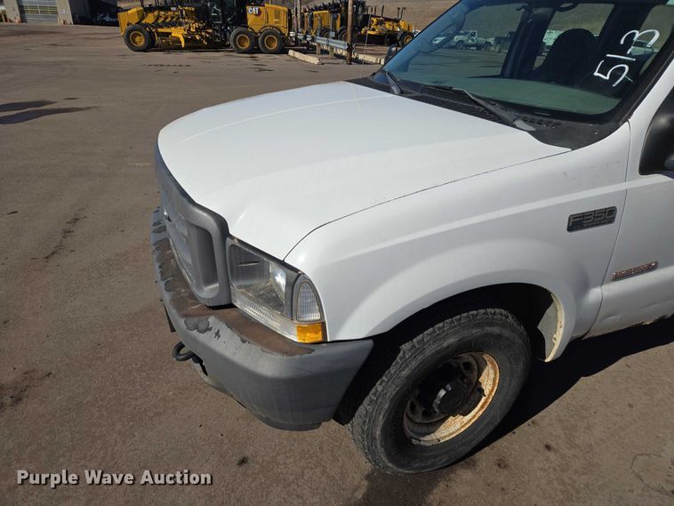 image for item ES2970 2004 Ford F350 Super Duty Crew Cab pickup truck