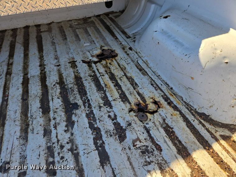 image for item ES2970 2004 Ford F350 Super Duty Crew Cab pickup truck