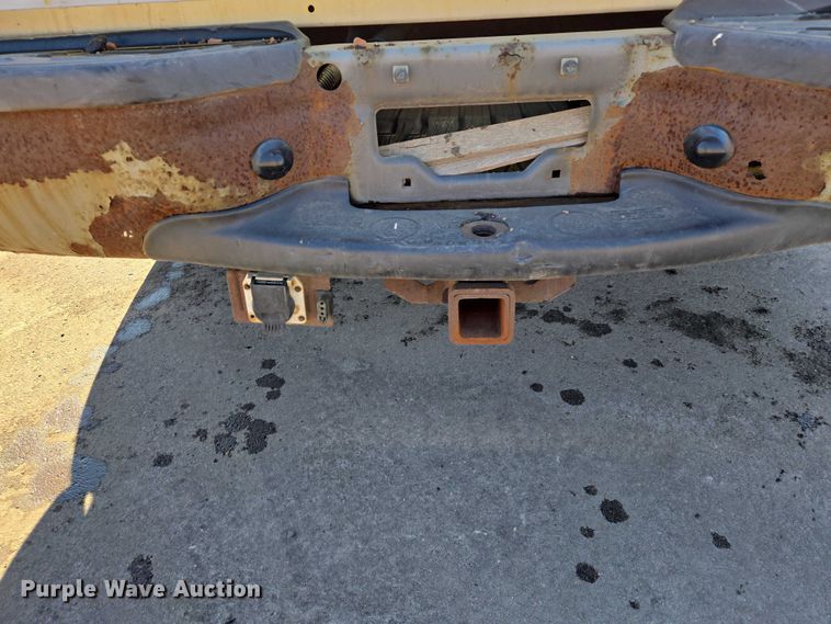 image for item ES2970 2004 Ford F350 Super Duty Crew Cab pickup truck