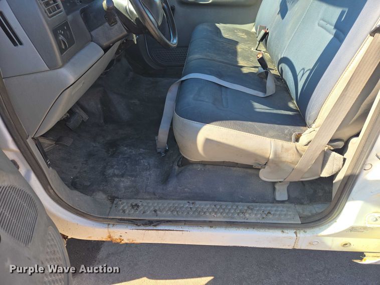 image for item ES2970 2004 Ford F350 Super Duty Crew Cab pickup truck