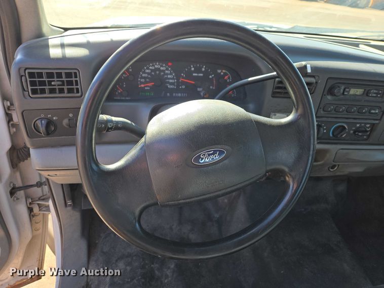 image for item ES2970 2004 Ford F350 Super Duty Crew Cab pickup truck