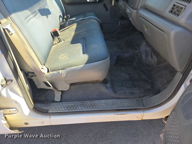 image for item ES2970 2004 Ford F350 Super Duty Crew Cab pickup truck