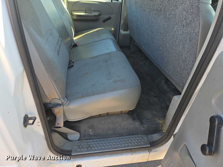 image for item ES2970 2004 Ford F350 Super Duty Crew Cab pickup truck