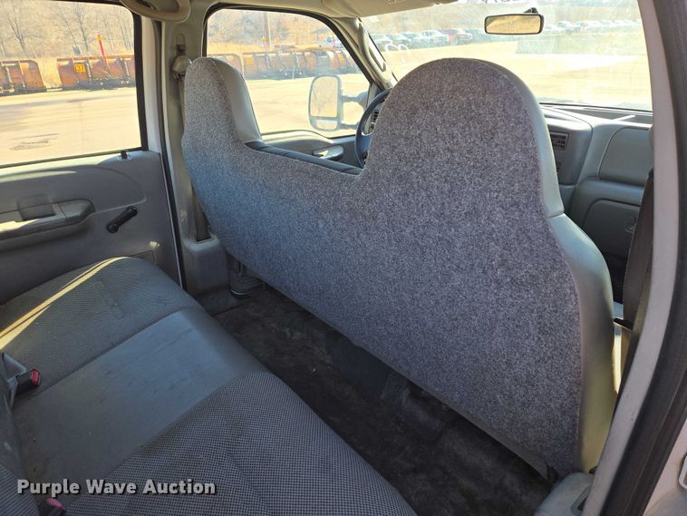 image for item ES2970 2004 Ford F350 Super Duty Crew Cab pickup truck