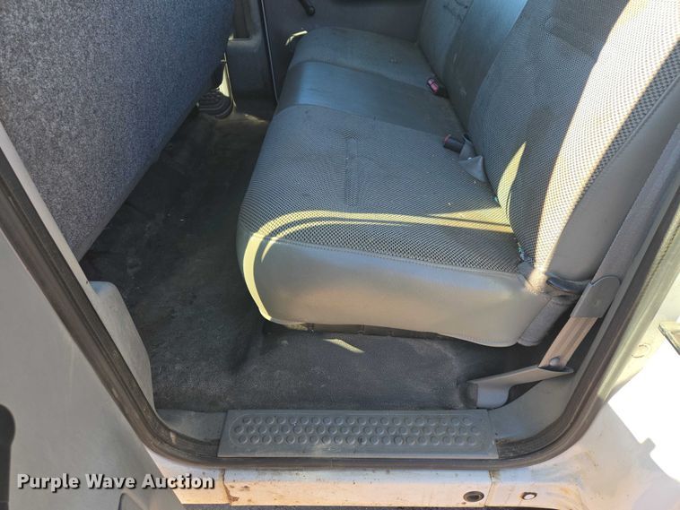 image for item ES2970 2004 Ford F350 Super Duty Crew Cab pickup truck