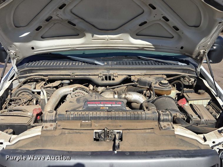 image for item ES2970 2004 Ford F350 Super Duty Crew Cab pickup truck