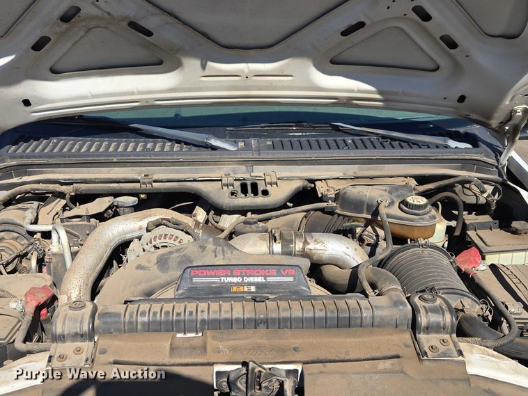 image for item ES2970 2004 Ford F350 Super Duty Crew Cab pickup truck